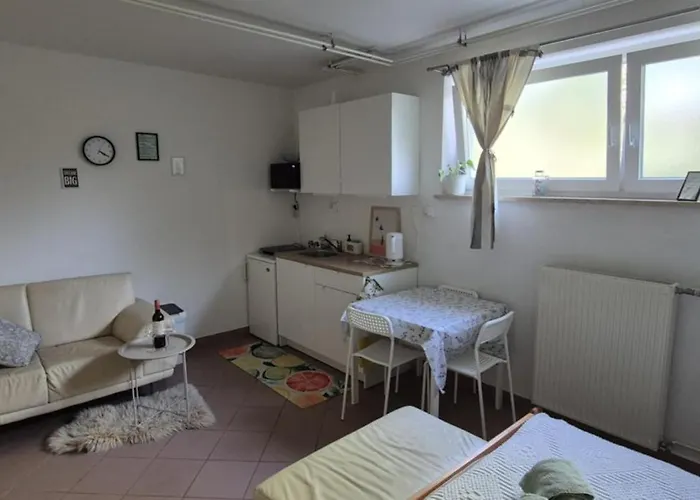 Daire Apartma In The Countryside Under Storzic